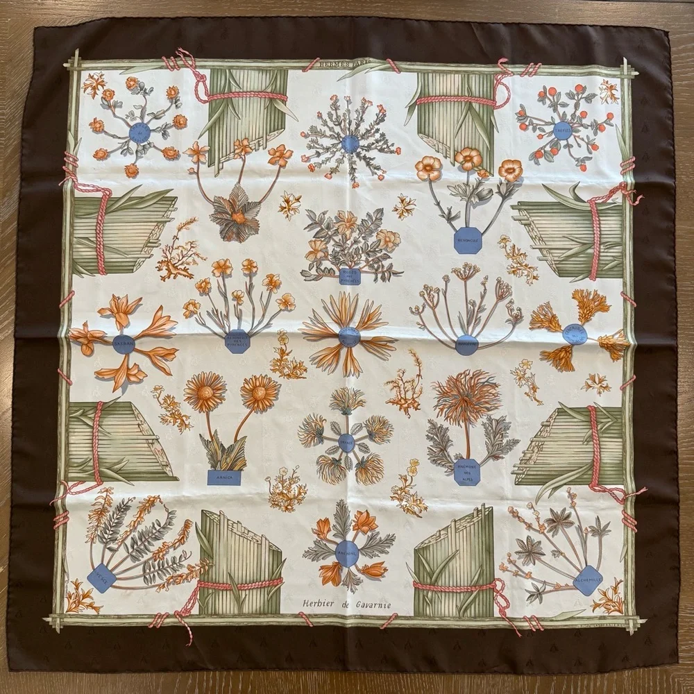 Authentic Hermes Floral Silk Scarf with Botanical Print 90x 90 cm Carre - Picture 2 of 12